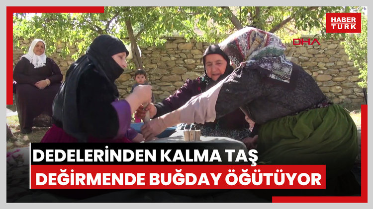 Hakkari'de kadınlar, dedelerinden kalma taş değirmende buğday öğütüyor
