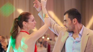 Timur’un gelişinin haberi Esenler Otogarı’na bomba gibi düşer.