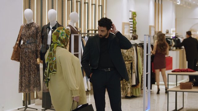 Firaz AVM'de Nilay'a yakalandı! 