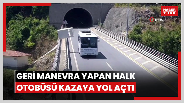 Tünel çıkışında geri manevra yapan halk otobüsü kazaya yol açtı: O anlar kamerada