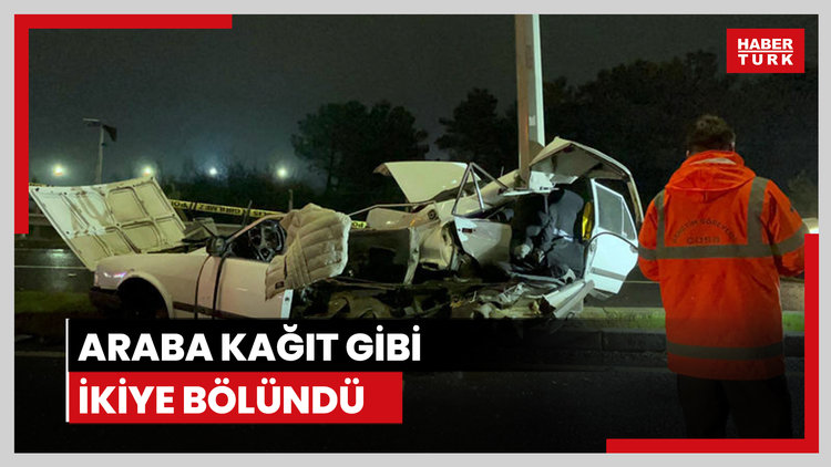 Aydınlatma direğine çarpan otomobil ikiye ayrıldı