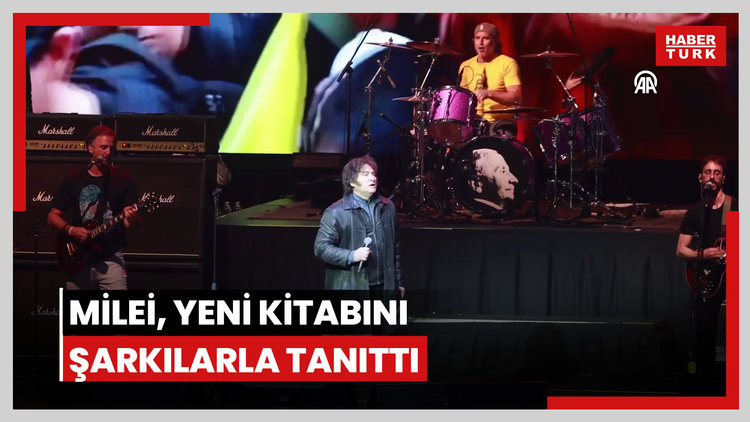 Arjantin Devlet Başkanı Milei, yeni kitabını Buenos Aires'te şarkılar söyleyerek tanıttı