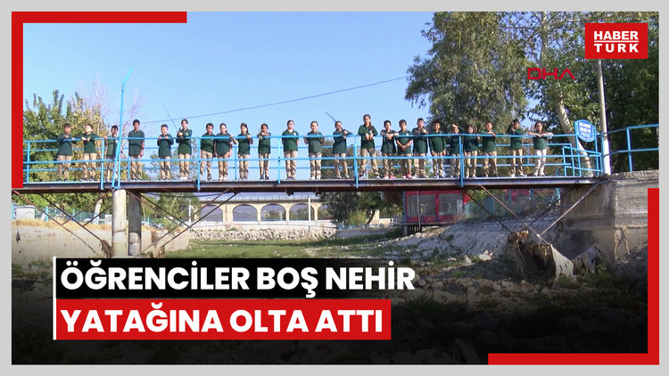 Gediz kurudu, öğrenciler boş nehir yatağına olta attı