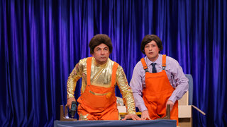 Paşa son derece absürt ve aşırı bir karakterdir.