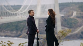 Asil, Işıl'ı zor duruma sokuyor.