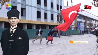 Bayrak düşmesin diye koştular!