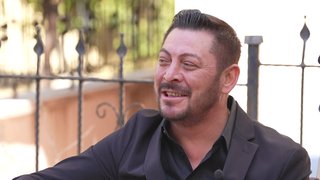 Gelin Evi'ne özel 'Gemileri Yakarım' performansıyla renkli anlar yaşattı!