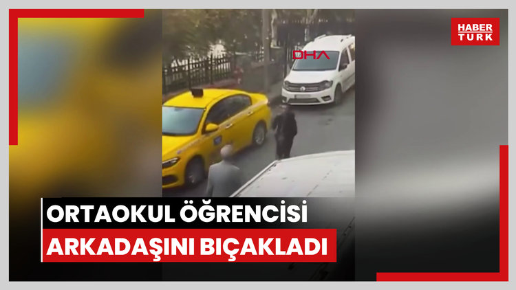 Beyoğlu'nda ortaokul öğrencisi arkadaşını boynundan bıçakladı; o anlar kamerada