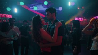 Fatma bütün acısını Salih'e anlatıyor.