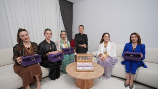 Sati Buğa’nın evine konuk olunuyor. 