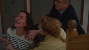 Naz merdivenlerden düşüyor!