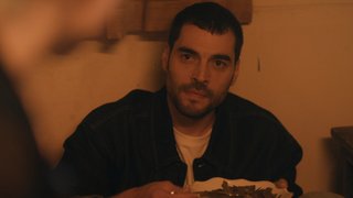 Timur annesinin yemeğine kavuşuyor