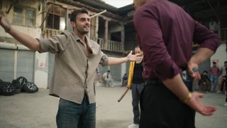 Salih ve Bekir kozlarını paylaşıyor.