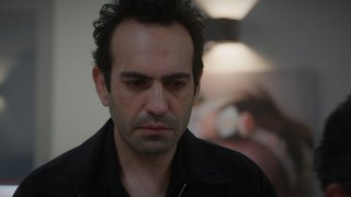 Naz büyük bir kriz geçiriyor.