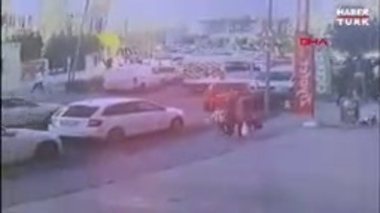 Beylikdüzü'nde skuter yayalara çarptı: 2 yaralı