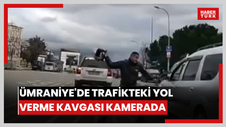 Ümraniye'de trafikteki yol verme kavgası kamerada