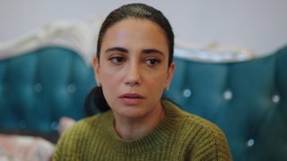 Nursema kiminle konuştuğunu açıklıyor.