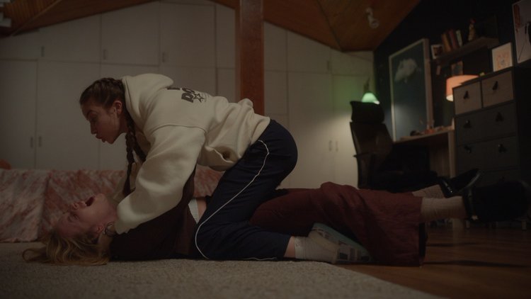 Umay ve Maral'ın kavgası!