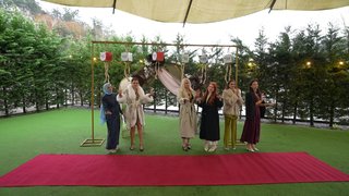 Gelinler kırmızı halıda!