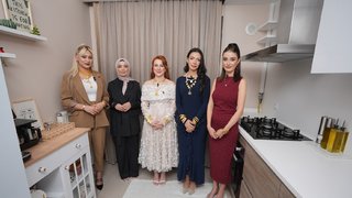 Asya Tapan’ın evine konuk olunuyor. 