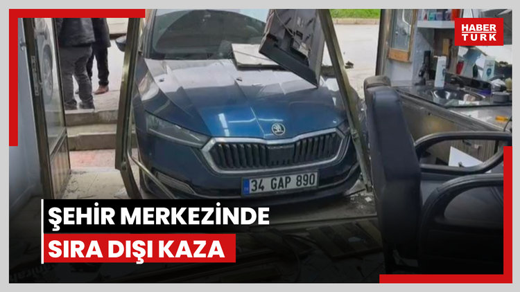 Otomobil berber dükkanına daldı