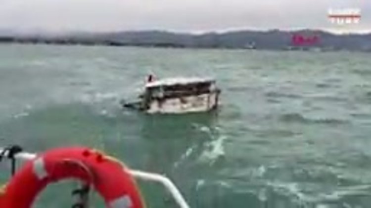 Samsun'da açık denizde sürüklenen tekne kıyıya çekildi