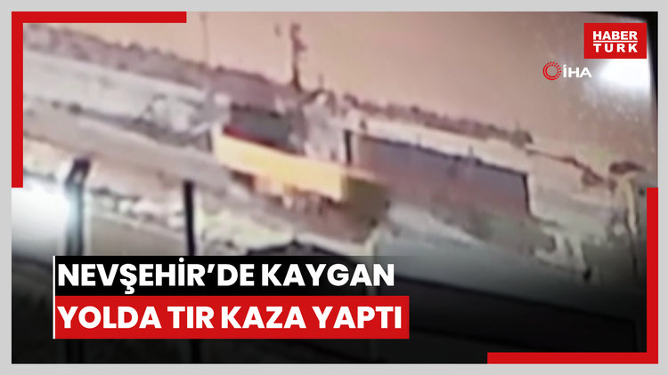 Nevşehir'de kayganlaşan yolda tır kaza yaptı: O anlar kameralara yansıdı