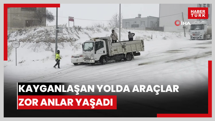 Buzlanma nedeniyle kayganlaşan yolda araçlar zor anlar yaşadı