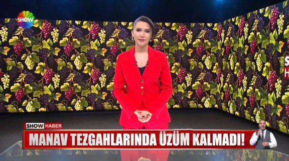 Masa altında 12 adet üzüm yiyorlar!