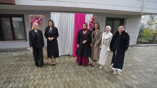 Çağla gelinden misafirlerine özel şarkı!