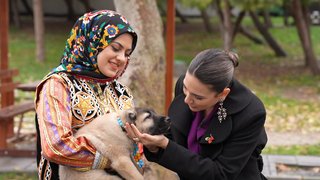 Misafirlerine Sivas Kangal sürprizi!