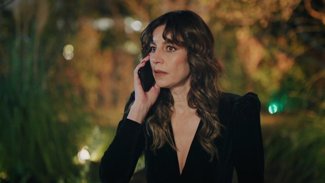 Emir, Pelin'i durduruyor!