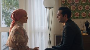 "Sen bu kızın geçmişini biliyor musun?"