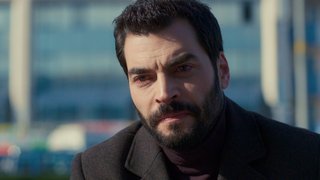 Timur geçmiş acısını Zafer'e anlatıyor.