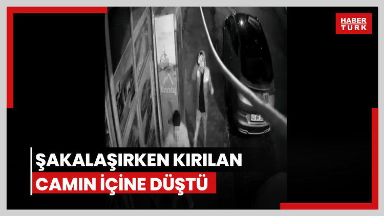 Şakalaşırken kırılan camın içine düştü