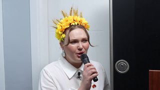 Valentyna gelinin enerjik karşılaması!