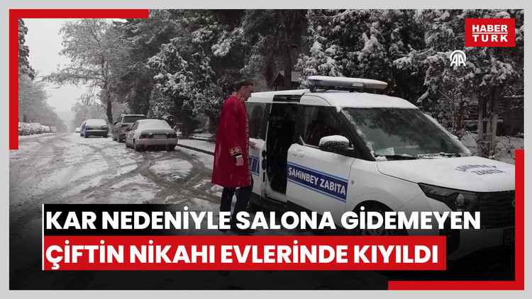 Kar nedeniyle salona gidemeyen çiftin nikahı evlerinde kıyıldı