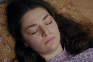 Ela gözlerini açıyor!