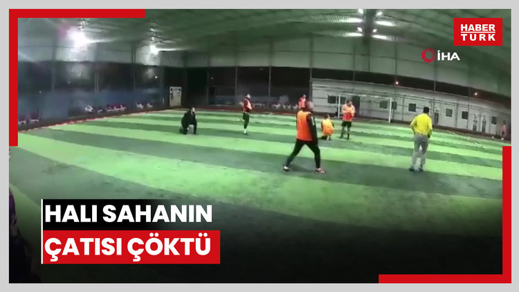 Halı sahanın çatısı çöktü... Futbolcuların koşarak kaçtığı anlar kamerada