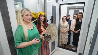 Mahimah gelin ve kayınvalidesinden geleneksel karşılama!