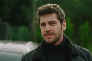 "Senin bu adamla ne işin var?"