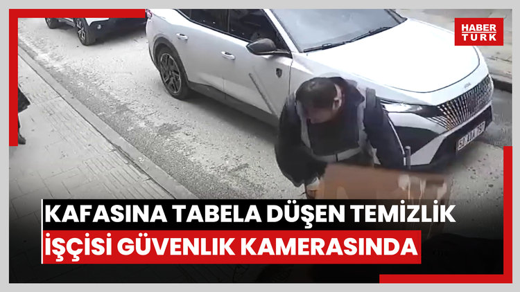 Kafasına tabela düşen temizlik işçisinin yaralanması güvenlik kamerasında