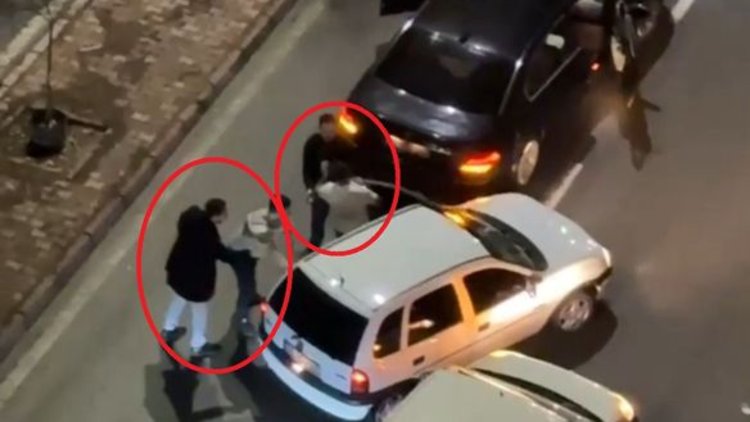 Trafikte yol verme kavgası kamerada: 3 gözaltı