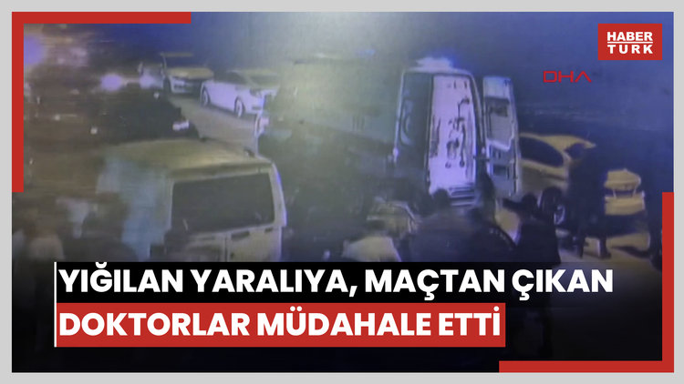 Yürüyerek geldiği halı saha önünde yığılan yaralıya, maçtan çıkan doktorlar müdahale etti