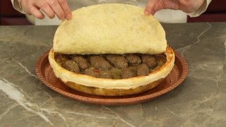 Şükran Kaymak, köz patlıcanlı köfte yapımının püf noktalarını anlattı.