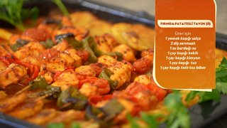 Şükran Kaymak, fırında patatesli tavuk şiş hazırlıyor. 