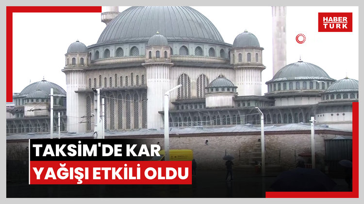 Taksim'de kar yağışı etkili oldu