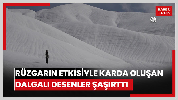 Hakkaride rüzgarın etkisiyle karda oluşan dalgalı desenler şaşırttı