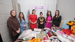 Safiye Yılmaz’ın evine konuk olunuyor.