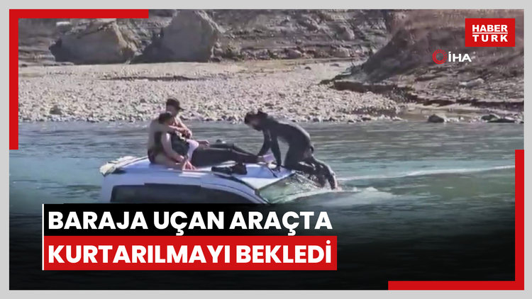 Baraja uçan araçta kurtarılmayı bekledi: Can pazarı kamerada